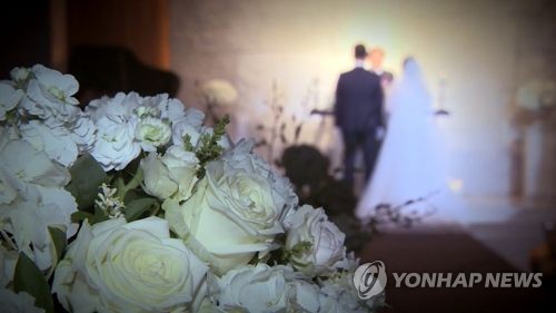 결혼식 10개월 앞두고 예약 취소…법원 "계약금 환불해야"