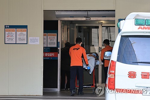 '응급실 뺑뺑이' 이어지는데…의료계·정치권 해법은 제각각