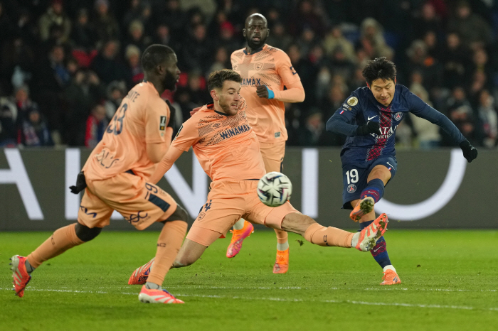 "LEE가 LEE했다!" 리그 첫 골 신고 이강인. 극찬 일색. 축구통계 전문사이트. 각각 8.3, 8.2점. 팀내 최고 수준 평점