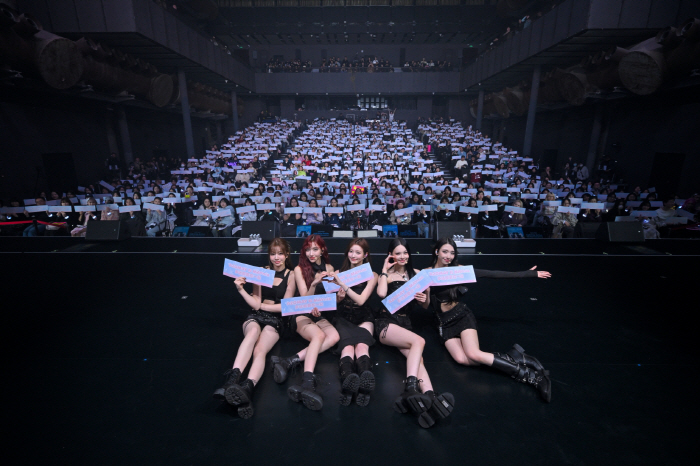 A2O MAY, 상하이서 첫 팬미팅 'MAYnia Arrive' 성료…대세 행보 이어간다!