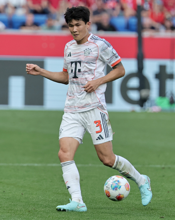 '뇌진탕 후유증은 없었다' 김민재, 갑작스런 출전에도 '만점활약'...바이에른, 프라이부르크에 6-2 대승 '선두 질주'