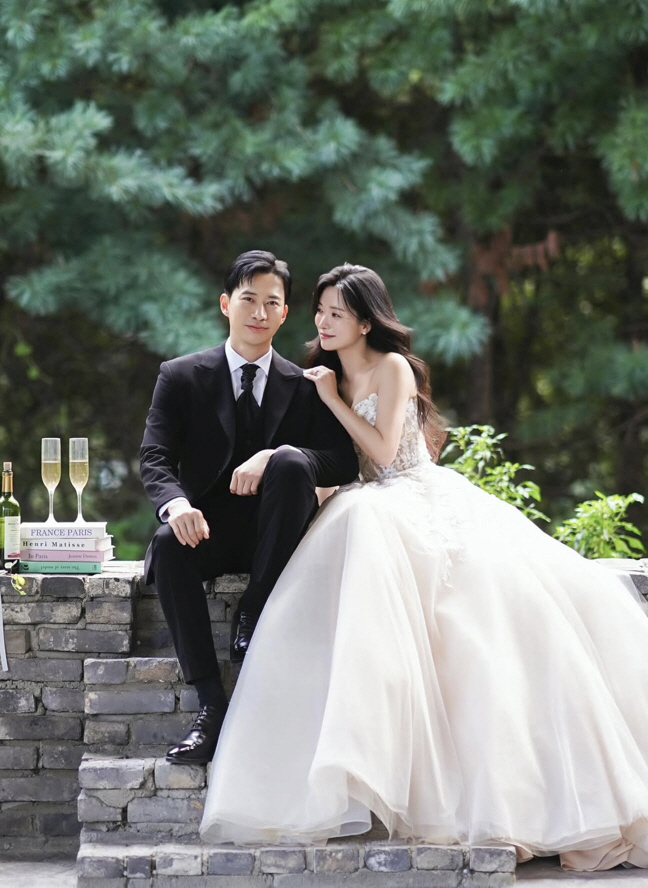 연예계 새로운 배우 부부..‘오겜2’ 이운산♥한서이 오늘(23일) 결혼