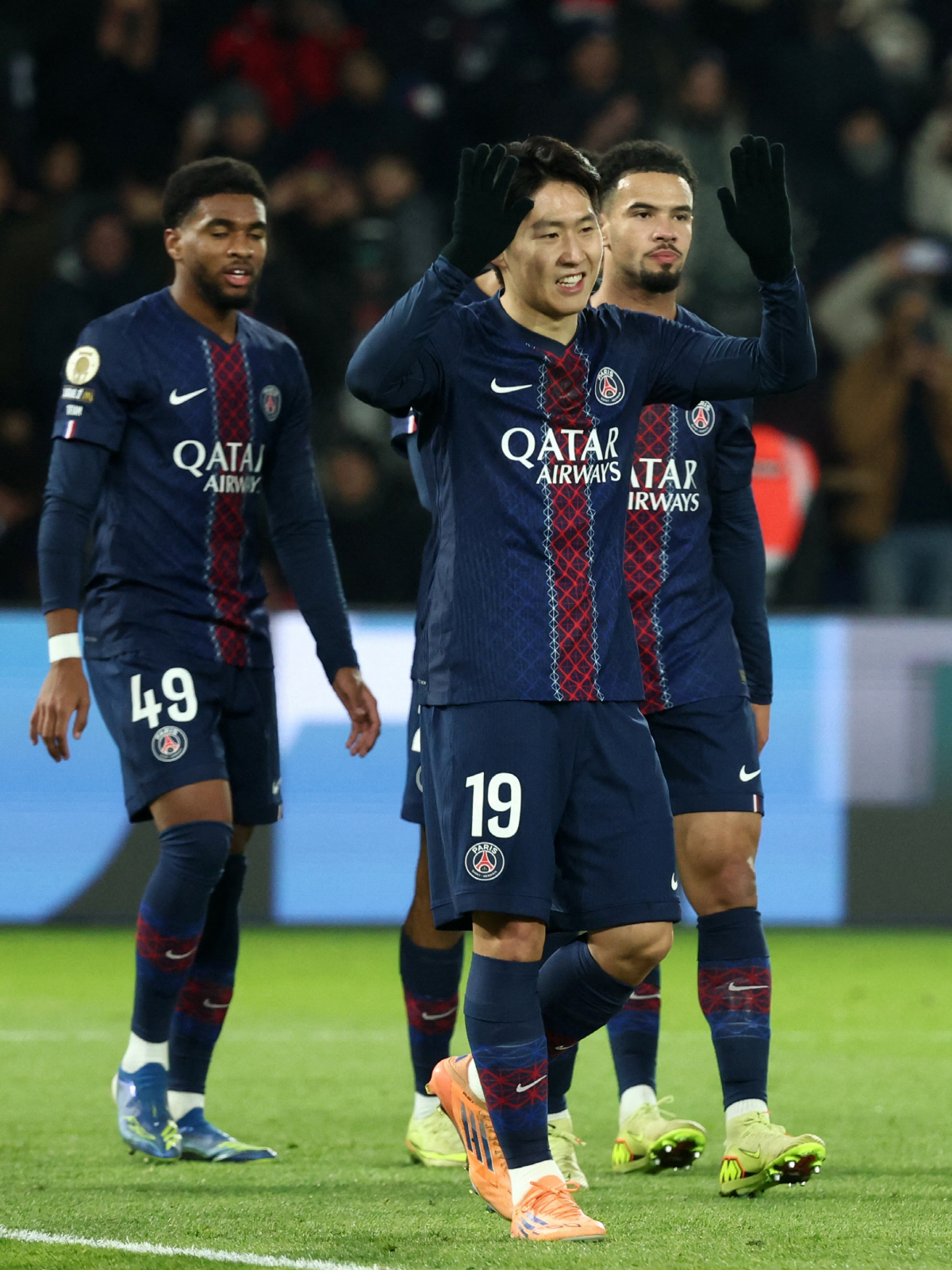 "LEE, 亞 1등 축하해!" PSG 팬들의 뜨거운 응원, 이강인 결승골…