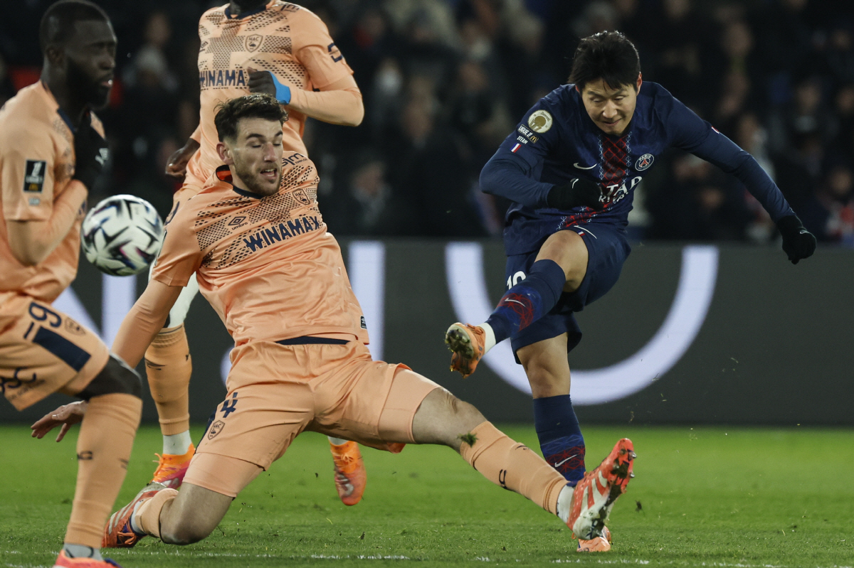 "LEE, 亞 1등 축하해!" PSG 팬들의 뜨거운 응원, 이강인 결승골…