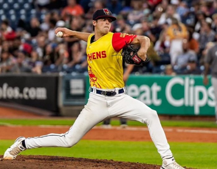 '폰세 닮은꼴' 투수가 부산에? '선물' 같은 외인 오나…'조건부' 17…