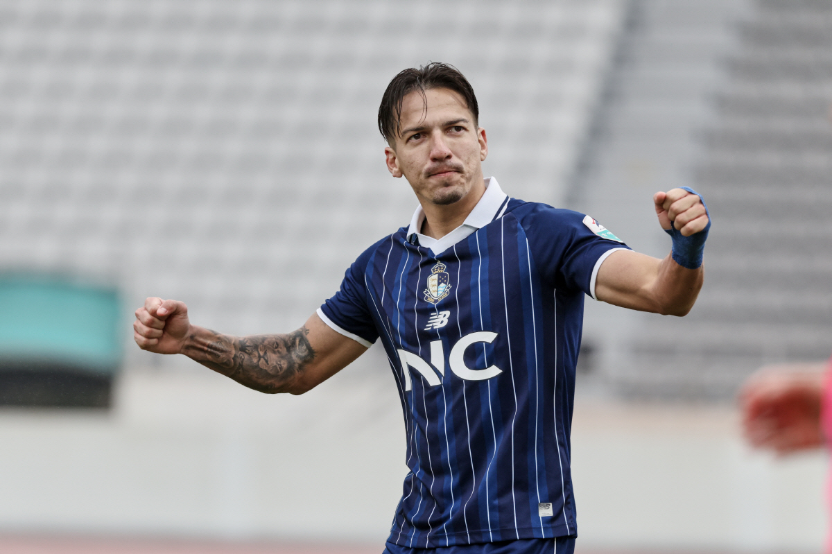 [오피셜]서울 이랜드, '특급 외인' 에울레르 완전 영입! 계약기간 20…