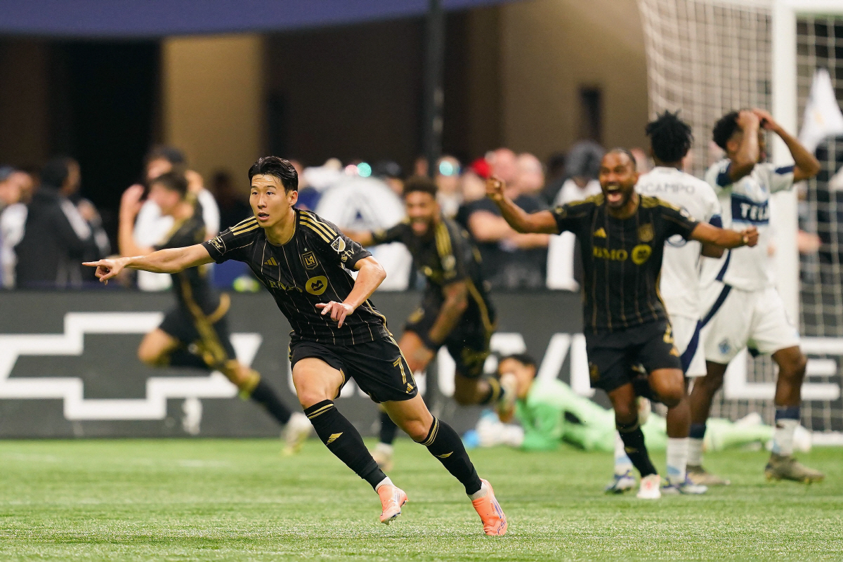 [MLS PO 리뷰]'0-2→2-2→눈물의 PK 실축' 손흥민, 멀티골 …