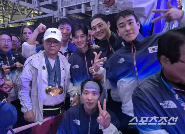 '에페여제'송세라,FIE'세계1위'상...'펜싱 키다리아저씨'최신원 회장…