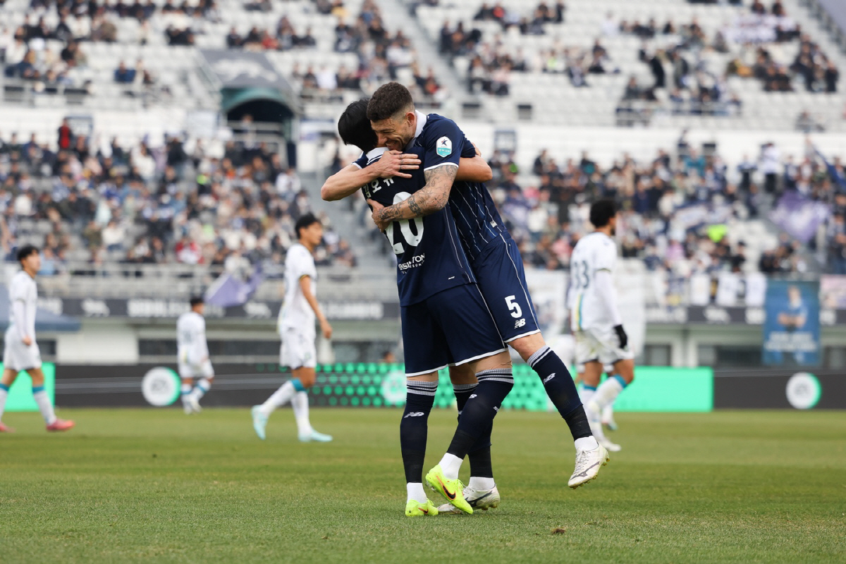 '창단 최다골' 이랜드, 안산에 6-0 대승...2시즌 연속 PO 진출 …