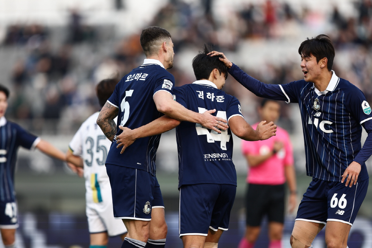 '창단 최다골' 이랜드, 안산에 6-0 대승...2시즌 연속 PO 진출 …