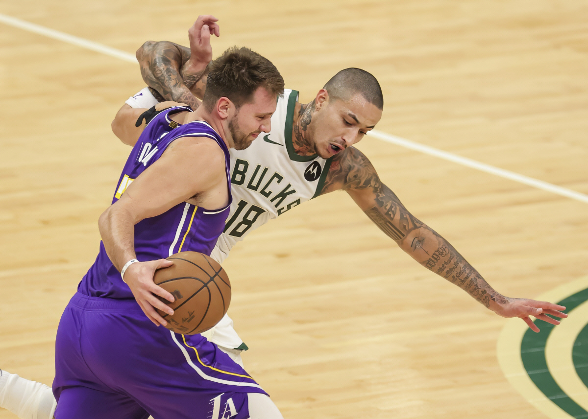 돈치치+르브론 LA 레이커스. 빅3 가능 vs 서부 톱 6위권. NBA의…