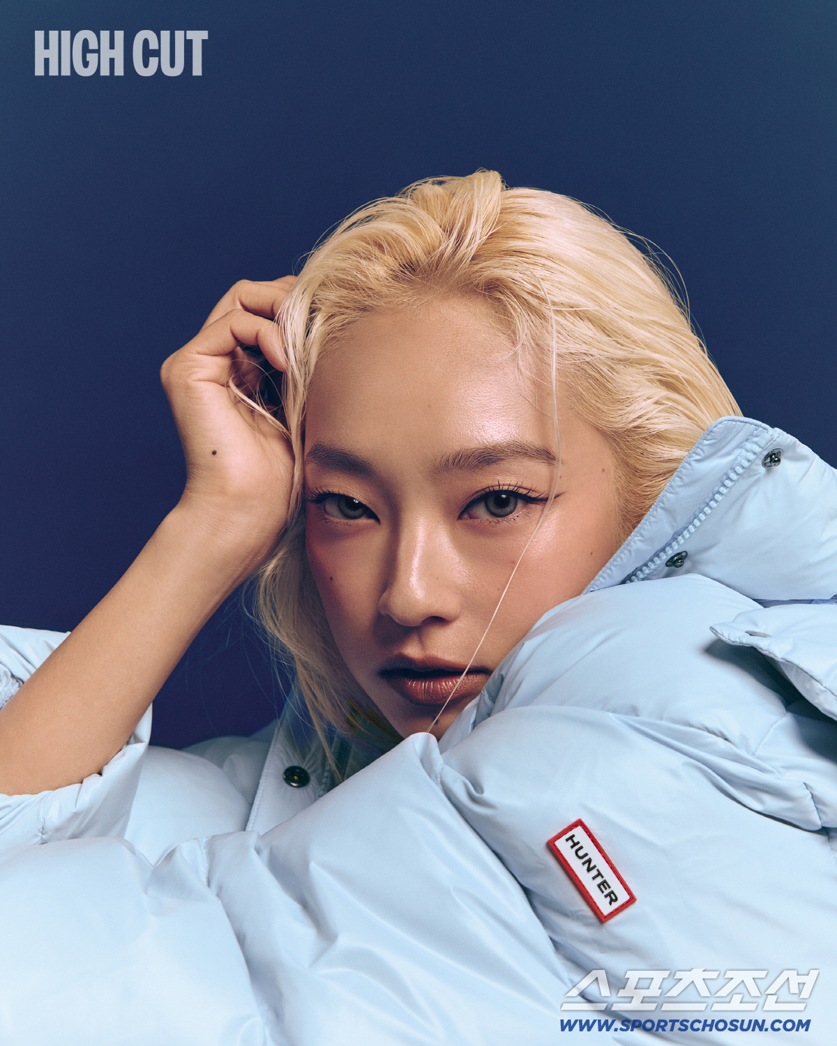 MAMA 출격 앞둔 쿄카, 하이컷 매거진과 겨울 화보 공개