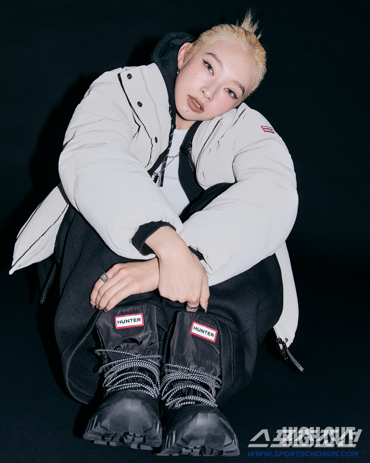 MAMA 출격 앞둔 쿄카, 하이컷 매거진과 겨울 화보 공개