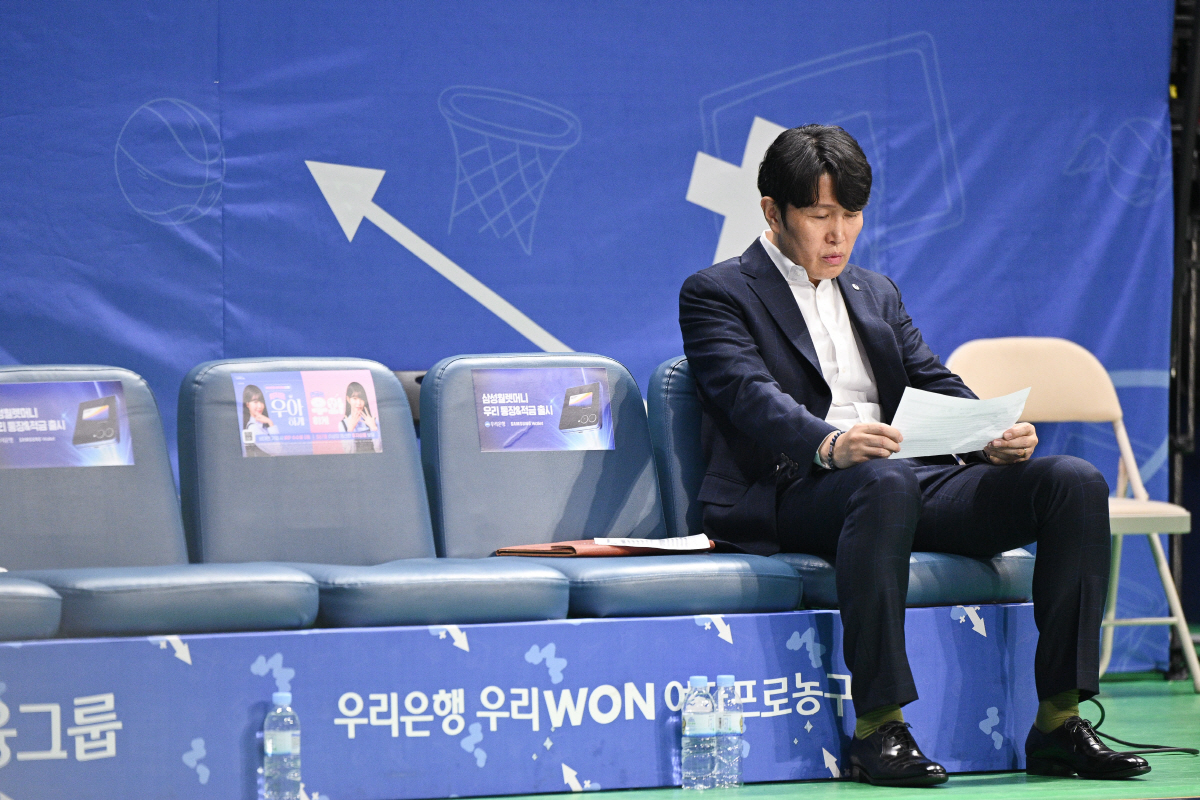 "동기부여된다" '옛 제자'와 '적'으로 붙은 위성우 우리은행 감독, '…