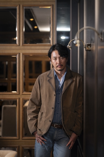 '정보원' 김석 감독 "데뷔작에 산통 느껴…'미숙미' 즐기셨으면"