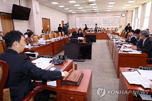 법사소위, '검사 퇴직후 3년간 공직후보 출마금지법' 상정·논의