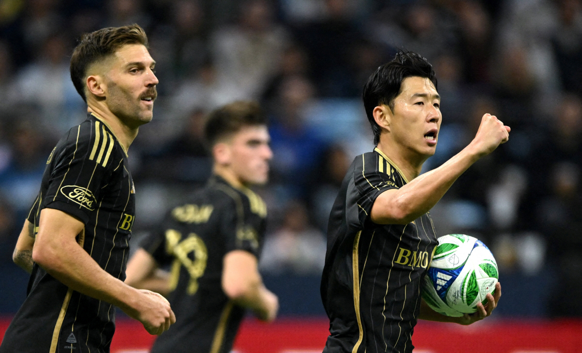 美 충격 주장! '손흥민 영웅에서 악당됐다'…실축에 가려진 멀티골 맹활약…