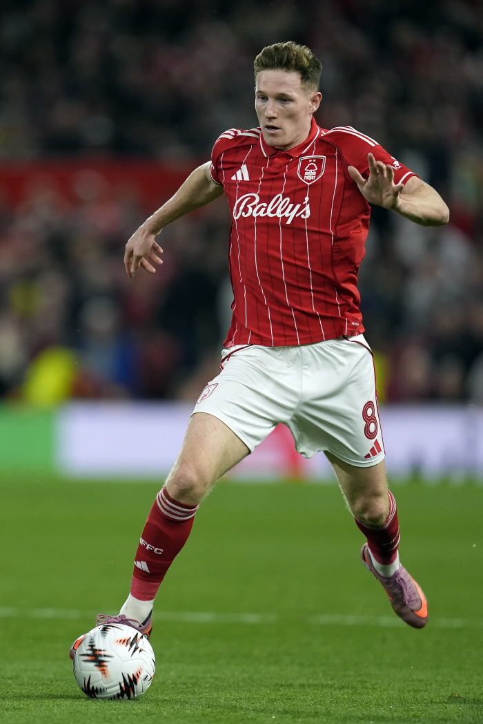 맨유, 아모림 리빌딩 힘 실어준다...특급 MF 영입 추진→이미 3명 후보 추려, 1월이 안되면 내년 여름 '도전'