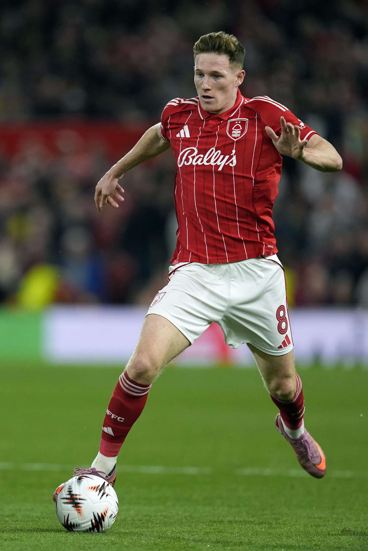 맨유, 아모림 리빌딩 힘 실어준다...특급 MF 영입 추진→이미 3명 후…