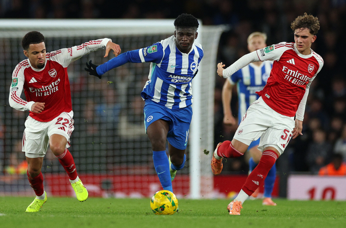 맨유, 아모림 리빌딩 힘 실어준다...특급 MF 영입 추진→이미 3명 후…