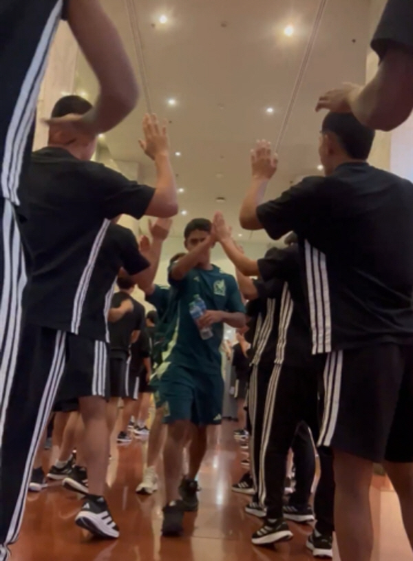 "아리가또!" 日 동생들, 선배 따라 라커룸 청소·감사 편지에 '감동'……