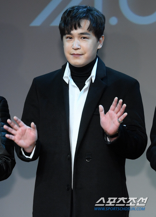 엠씨더맥스 이수, 이혼 발표 3달 만에 공식석상 선다...단독 콘서트로 …