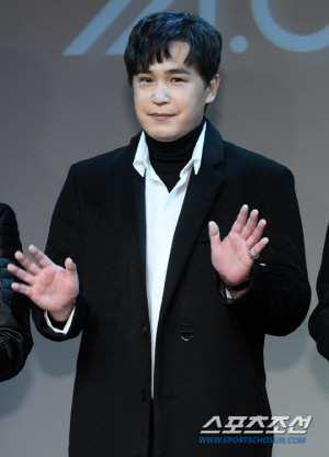 엠씨더맥스 이수, 이혼 발표 3달 만에 공식석상 선다...단독 콘서트로 조용히 컴백