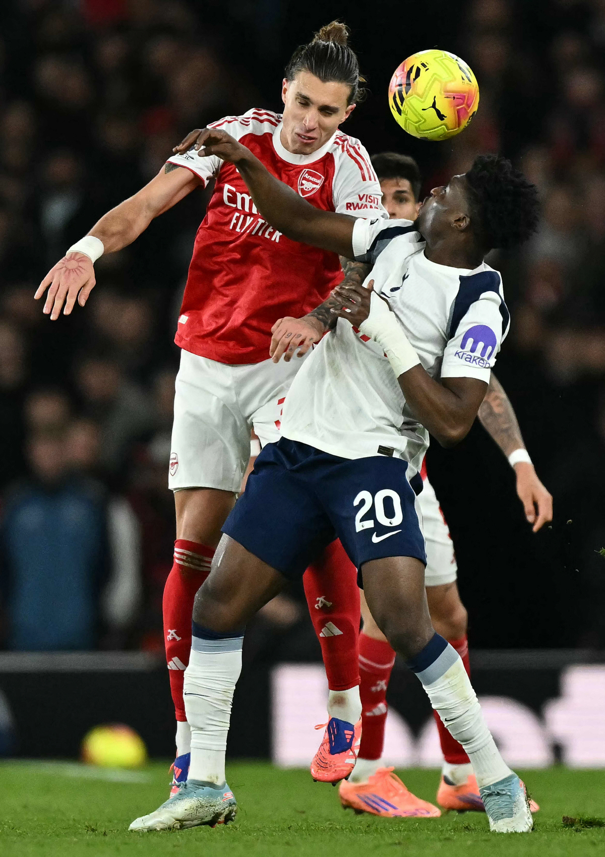 "더 이상 못 보겠다!" 팬 줄줄이 떠났다…"정말 죄송합니다" '북런던 …