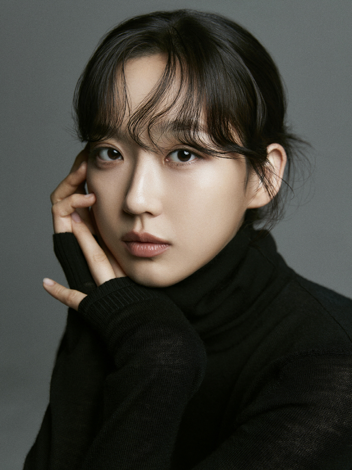 한지현, ‘첫사랑은 줄이어폰’ 주인공 발탁…짧고 아련한 첫사랑 작사가 변신