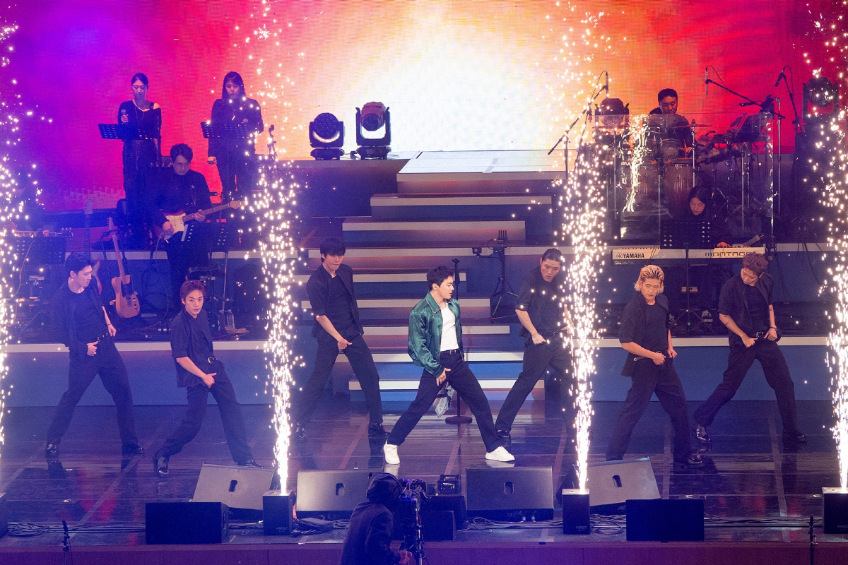 '거미♥'조정석, 바쁘다 바빠…첫 번째 전국투어 화려한 개막→부산 공연 …