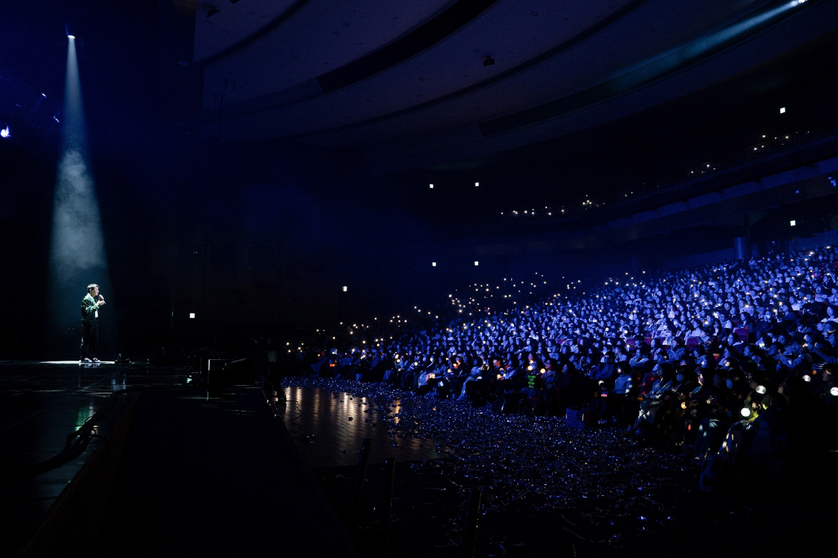 '거미♥'조정석, 바쁘다 바빠…첫 번째 전국투어 화려한 개막→부산 공연 …