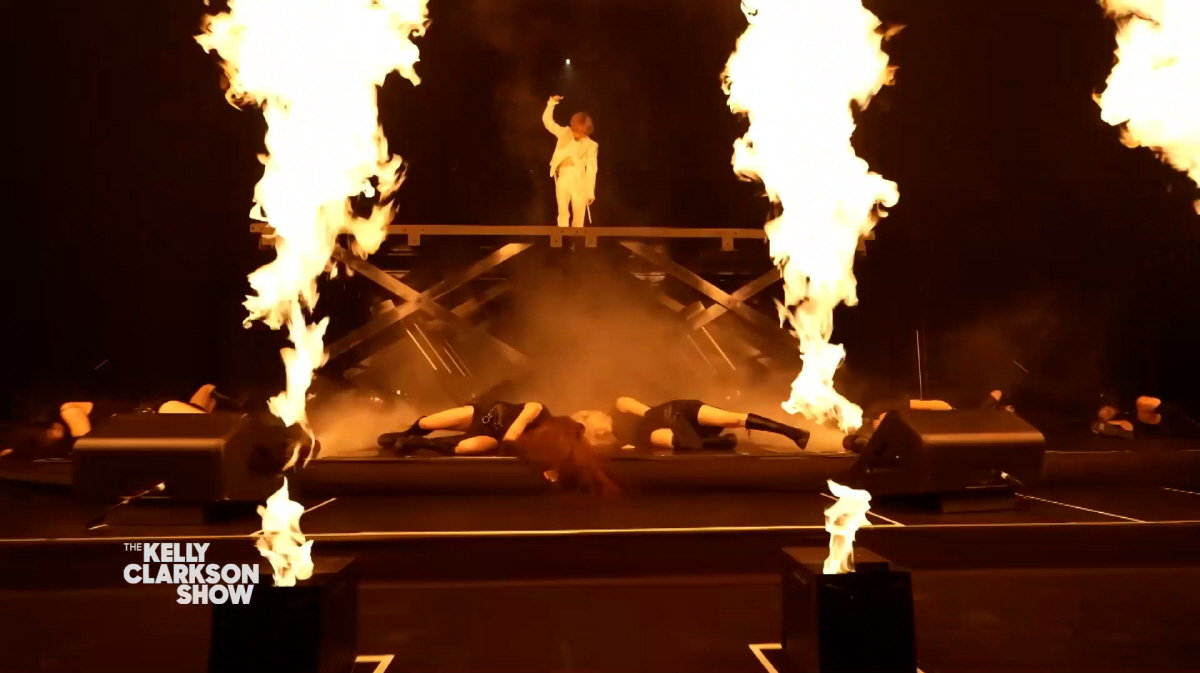 태민, 솔로로 美 TV쇼 첫 데뷔…'켈리 클락슨 쇼' 찢었다