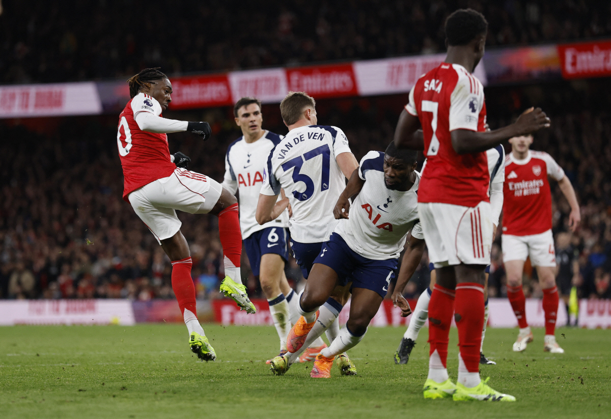 "손흥민 없잖아, 아스널이 옳았다" '역대급 하이재킹' 에제, 토트넘 두…