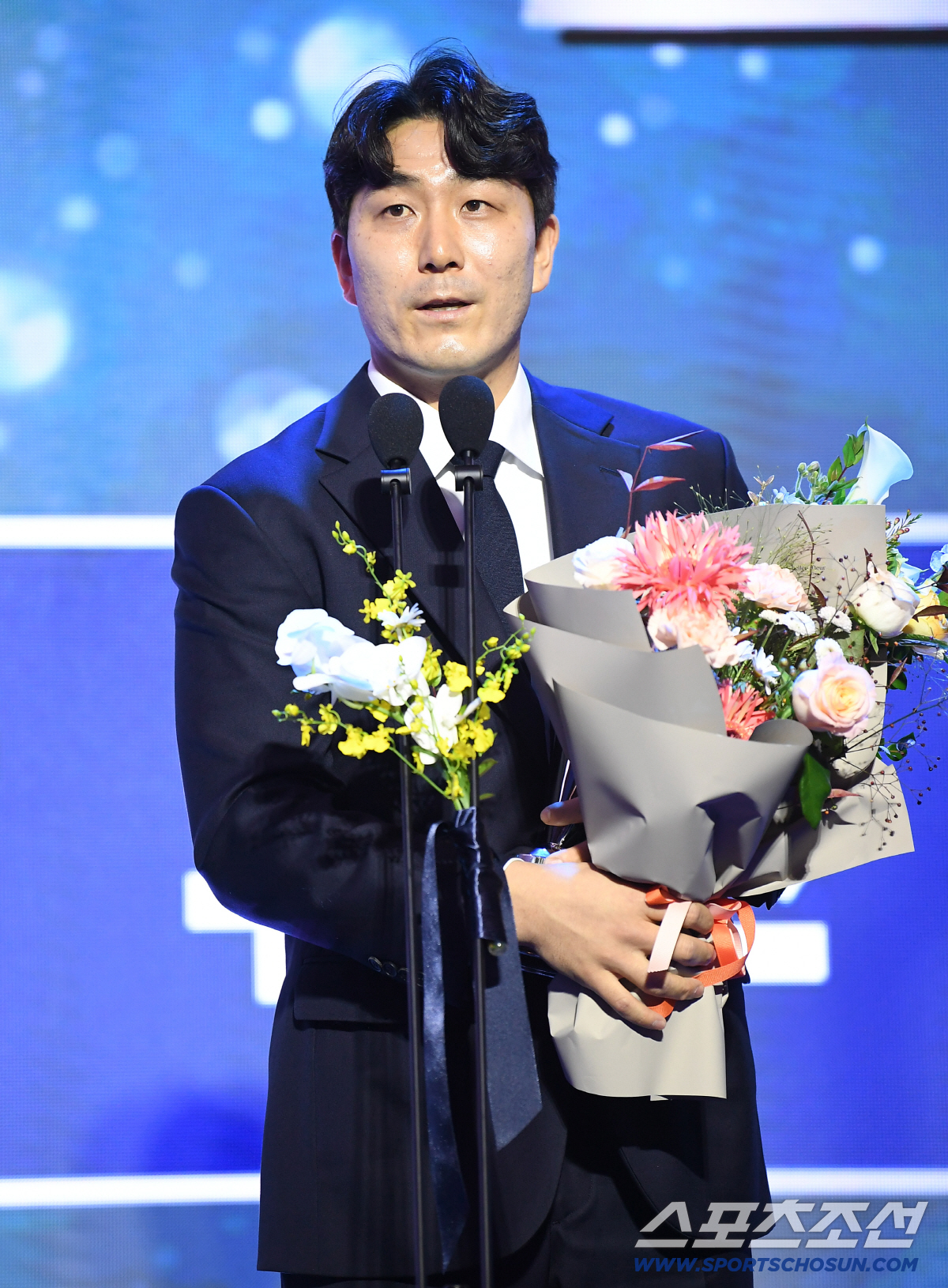 [포토] 조이현, 퓨처스리그 남부리그 평균자책점상+승리상 수상