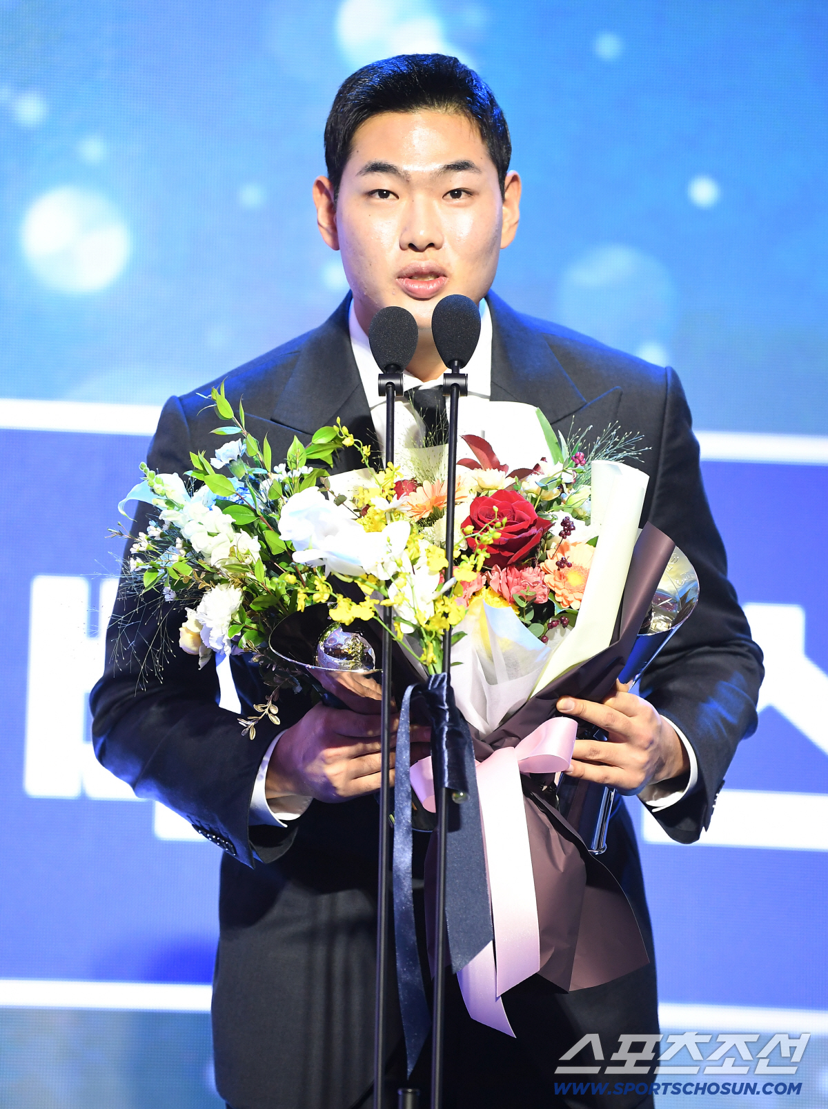 [포토] 두산 홍성호, 북부리그 타점상+홈런상 수상