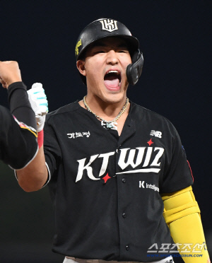 '압도적' 안현민, 110표 독식 신인왕 영광, 강백호→소형준 계보 이었다