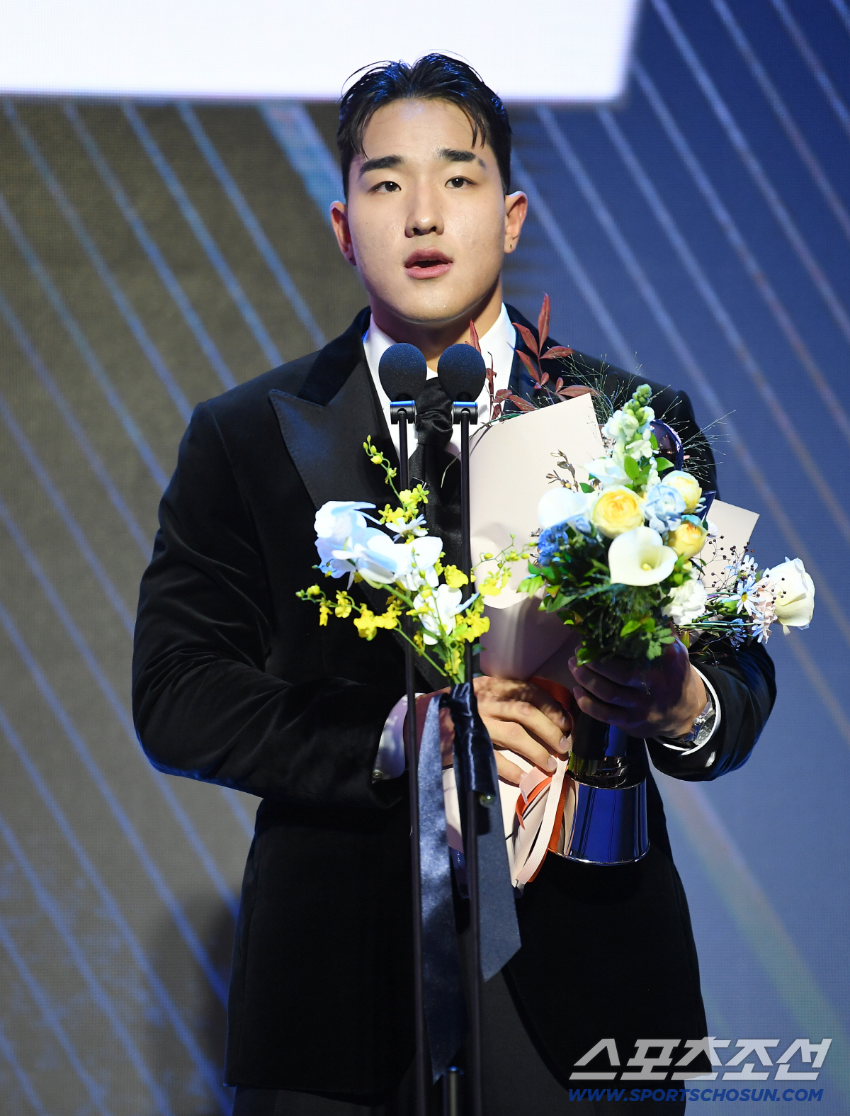 [포토] 안현민, 2025 신인상 수상