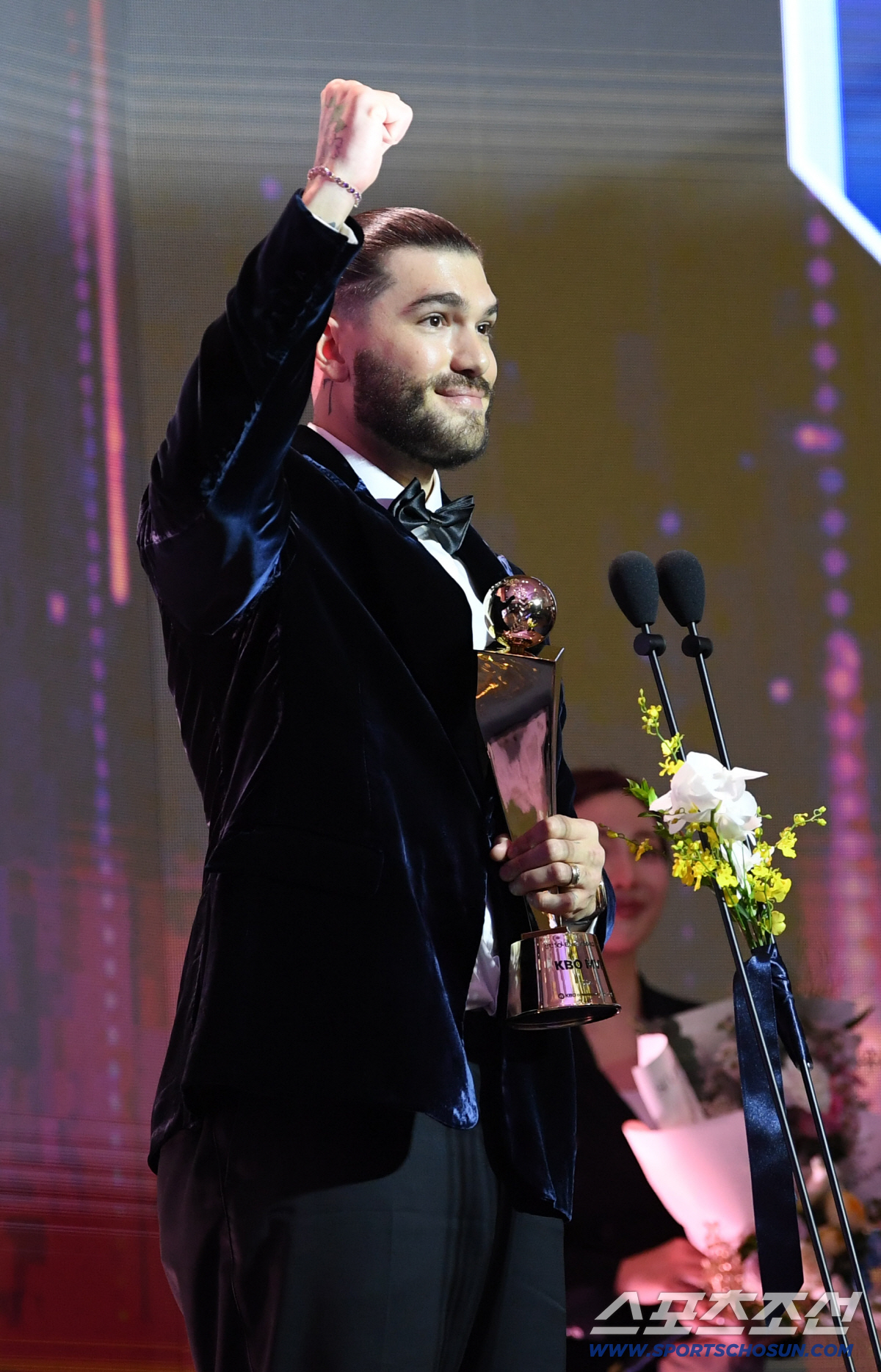 [포토] KBO MVP 한화 폰세 '이글스 팬은 최고'