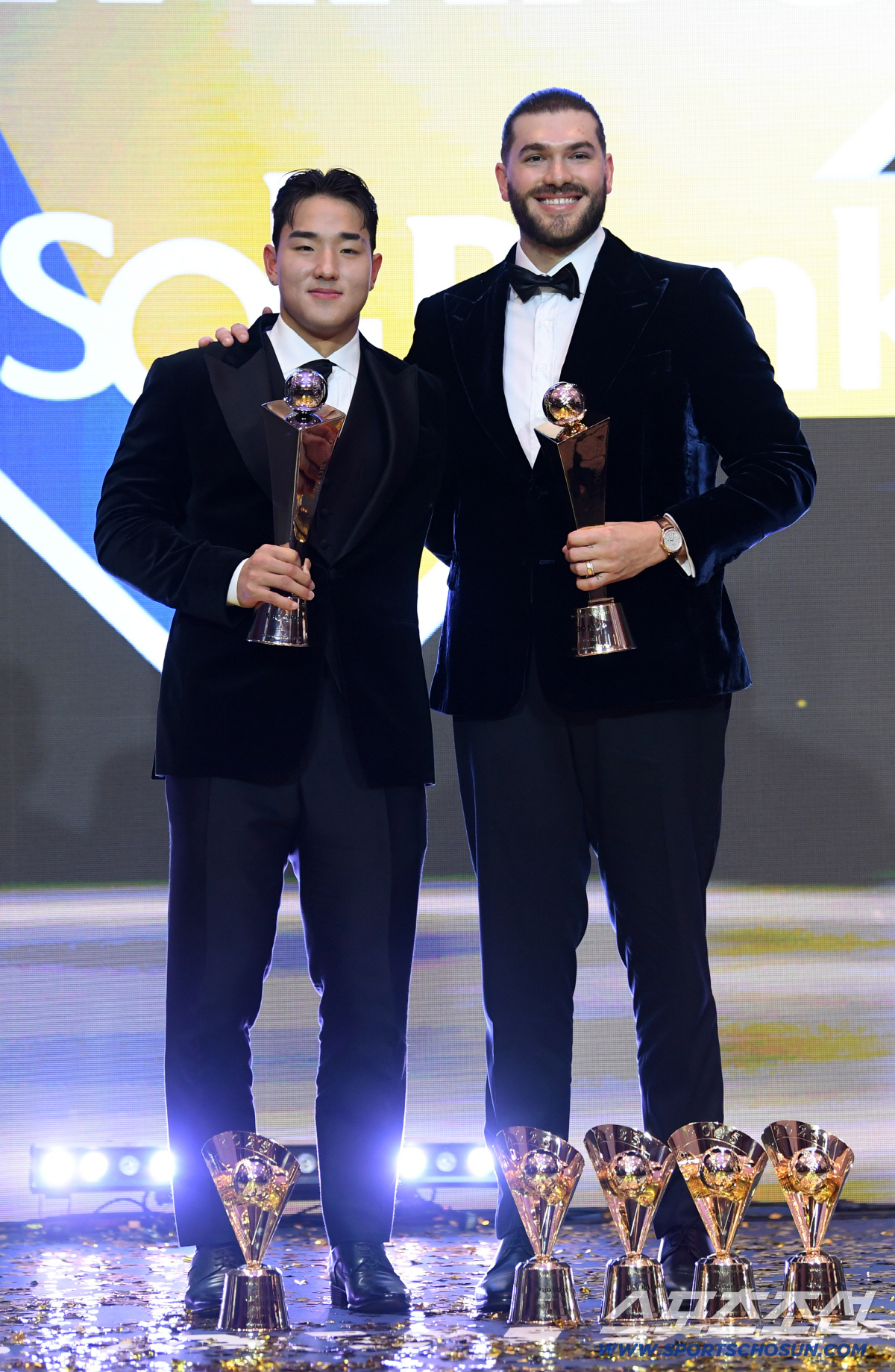 [포토] 신인왕 안현민-MVP 폰세 '잊지 못할 순간'