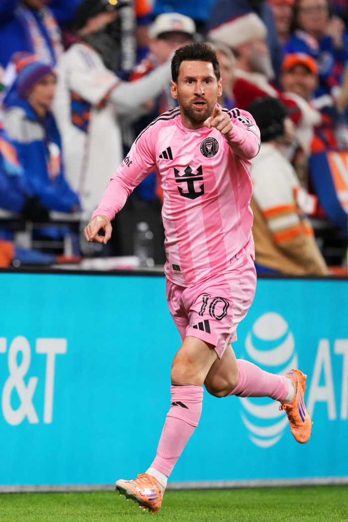 "또 놀라운 일을 해냈다" 1G-3AS→'전인미답' 1300 공격포인트 달성, 리오넬 메시 '극찬 세례'