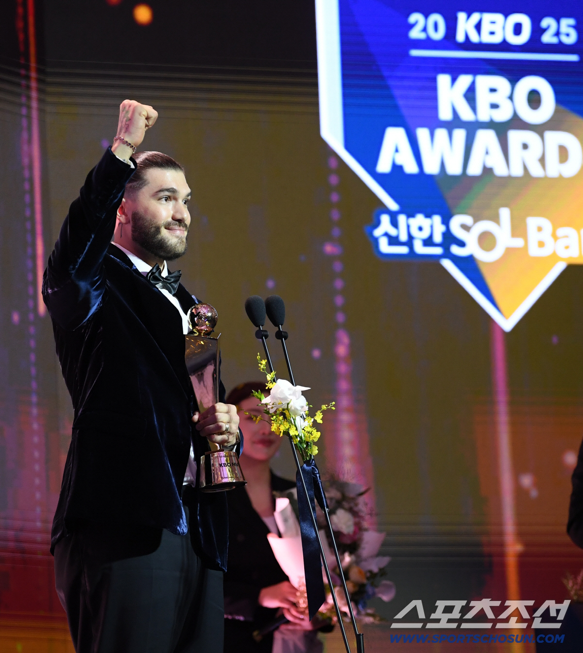 "MVP 트로피 영광스럽지만..." KBO리그 최고 선수 인정받은 폰세가…