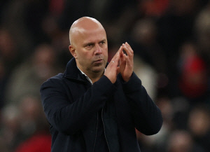 '대충격' 슬롯 감독 경질 임박!→서로 자기탓 주장 '부진 원인 몰라'…