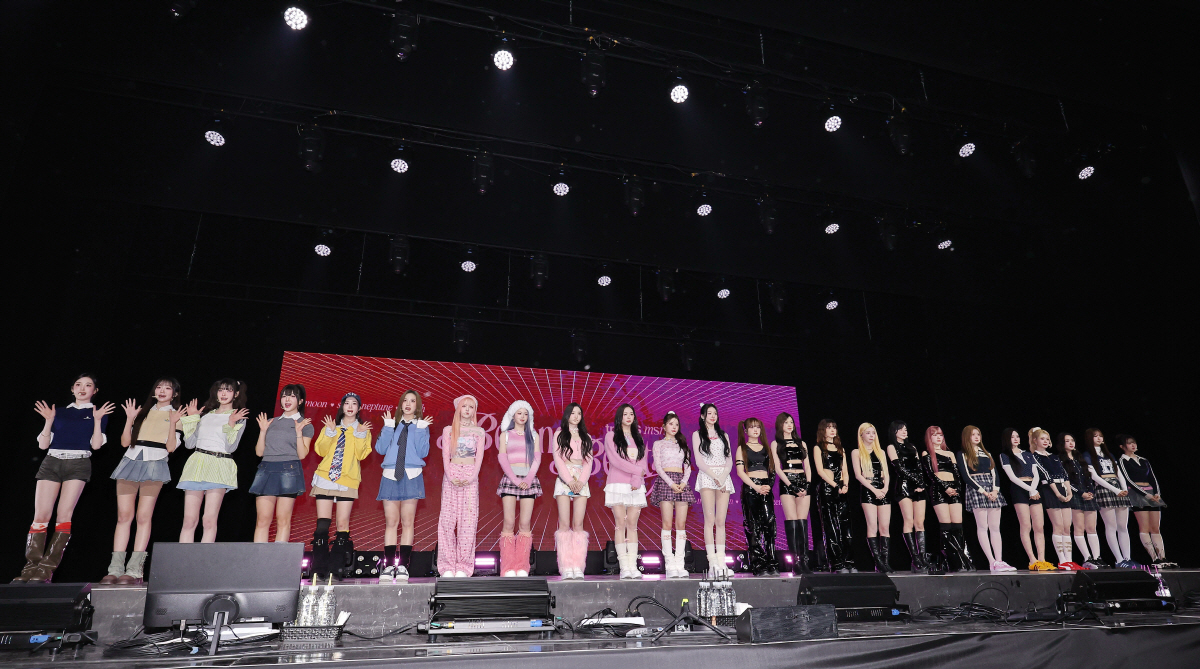 [SC현장]"24명 다 알려지길"…트리플에스, 이번엔 '미소녀즈'로 네 …