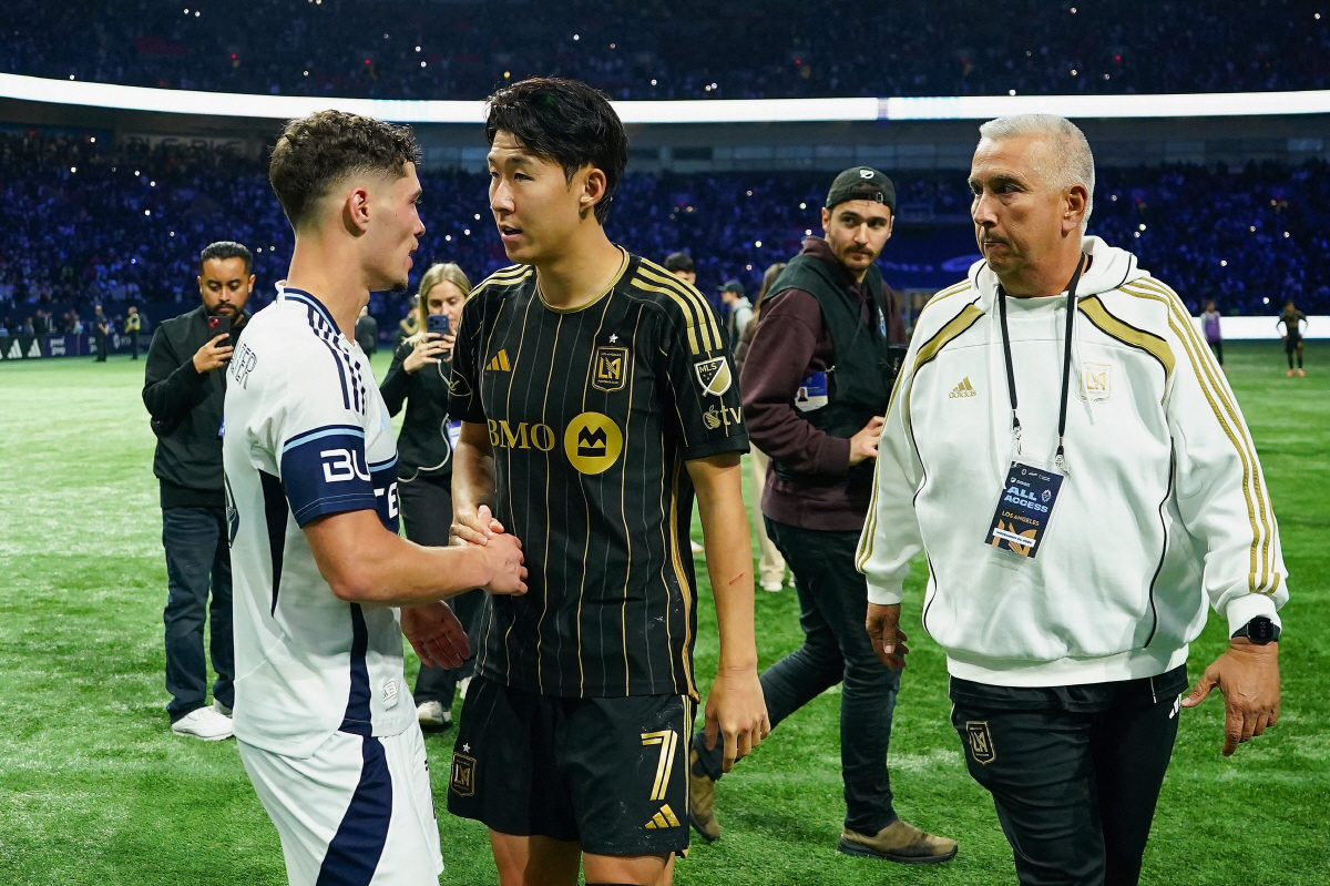 "월드클래스 SON, 굿바이!"→"지도할 수 있어 영광이었다" 스티브 체…