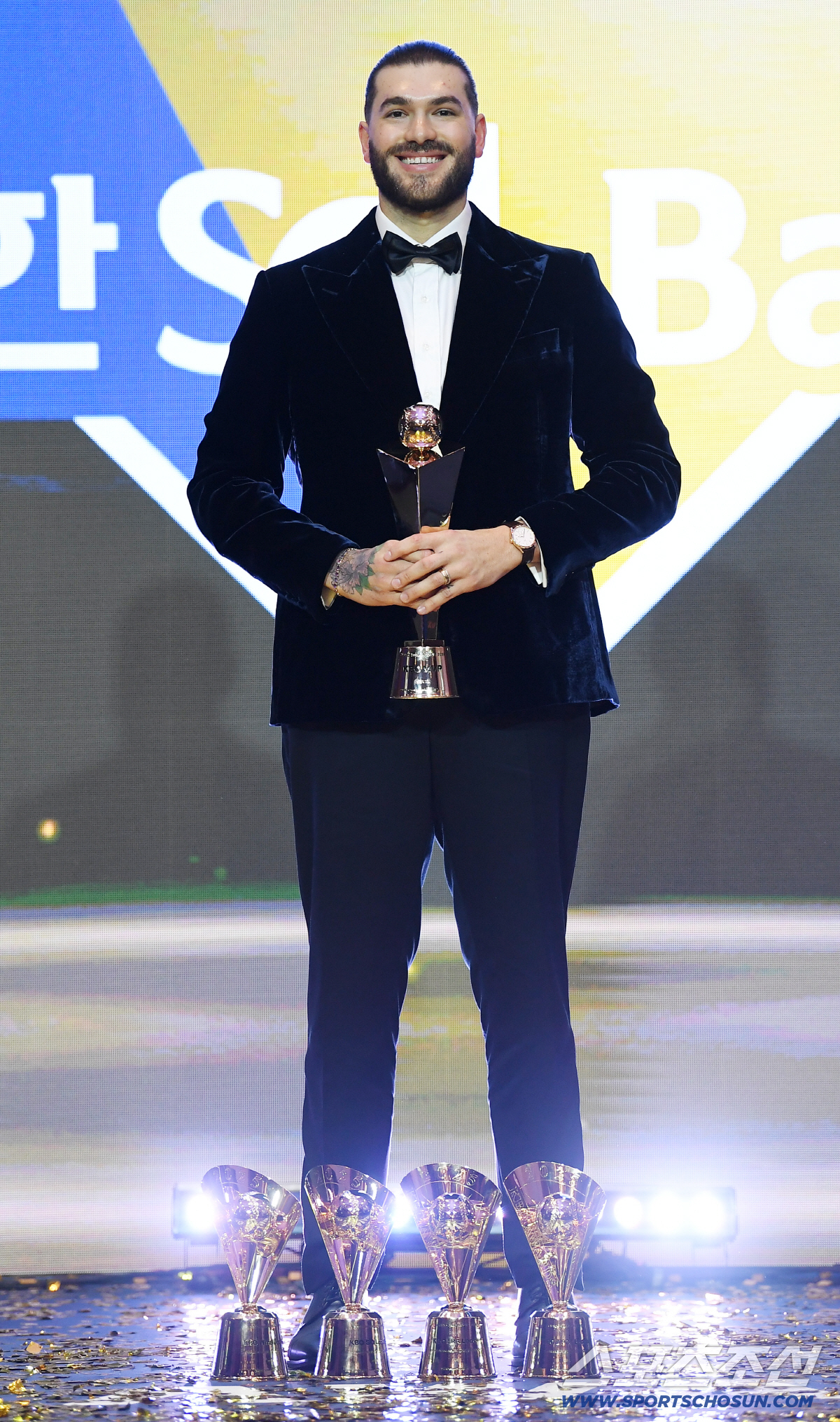 "엠마는 나의 진짜 MVP"...또 울컥한 폰세, 아내 부르며 뜨거운 눈…