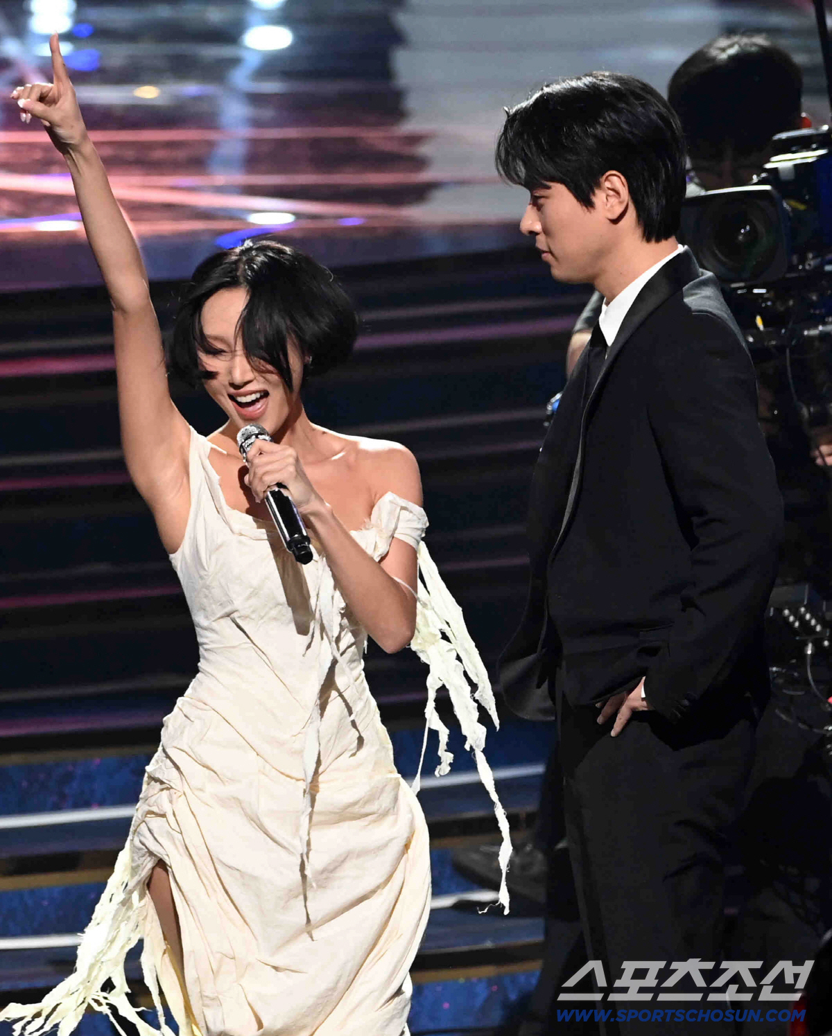 '청룡영화상 화제성 1위' 화사♥박정민, 역주행 1위까지 '근사한 이별 …