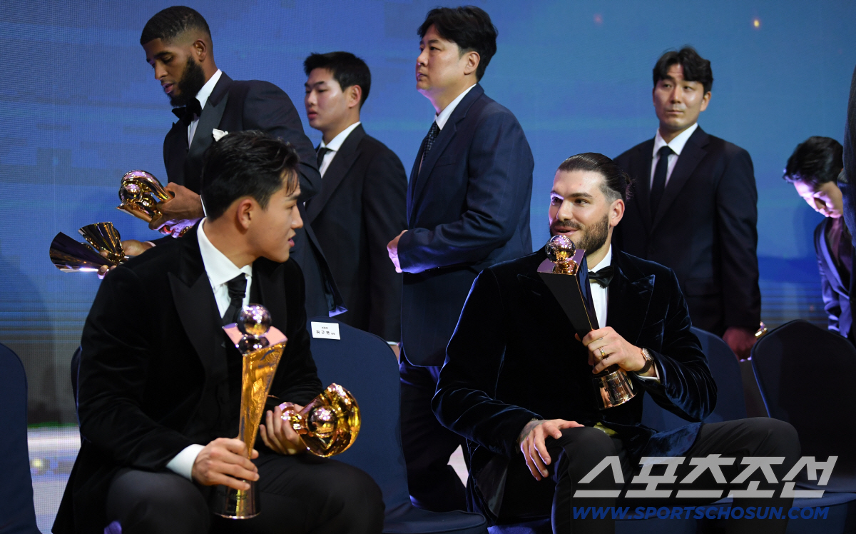 "기억하겠다.""기억되고 싶다." 남을 여지는 없었다. MVP 폰세는 떠…