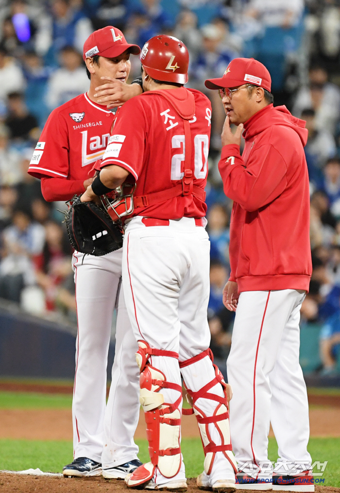 '미스터리' 볼넷 1위팀, 1년만에 1등 불펜 됐는데도 "반성해야 한다" 왜?