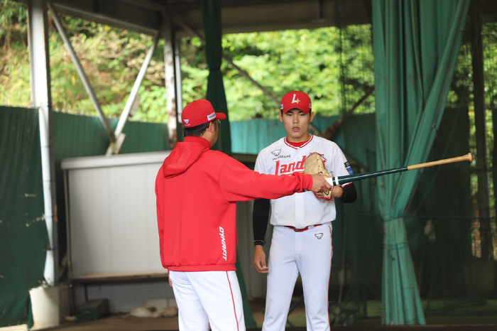 '미스터리' 볼넷 1위팀, 1년만에 1등 불펜 됐는데도 "반성해야 한다"…