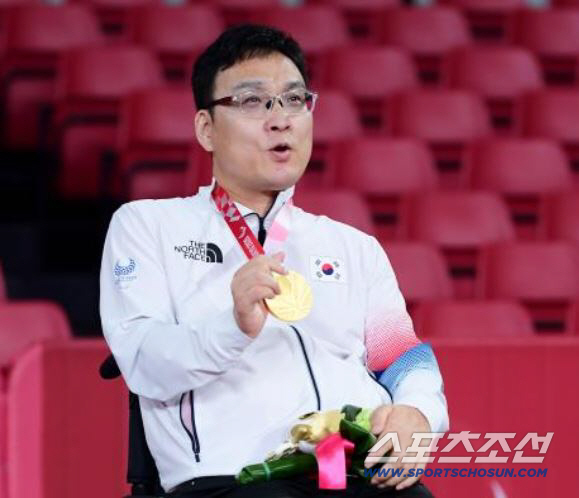 '불굴의 패럴림픽 영웅들' 청룡장X대한민국 체육상 받던 날의 기록